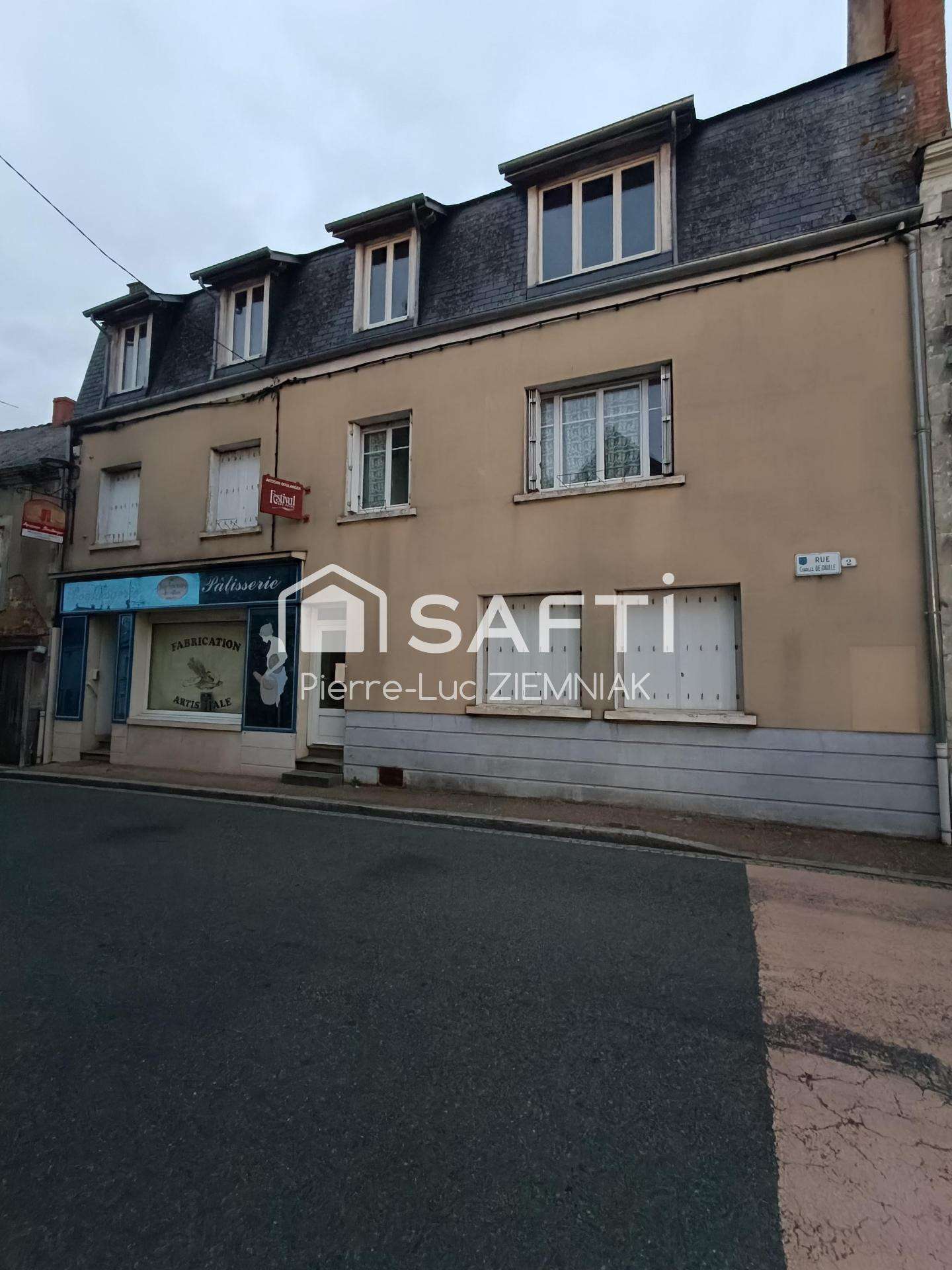 AV immeuble divisible 210m² à Villiers-Charlemagne