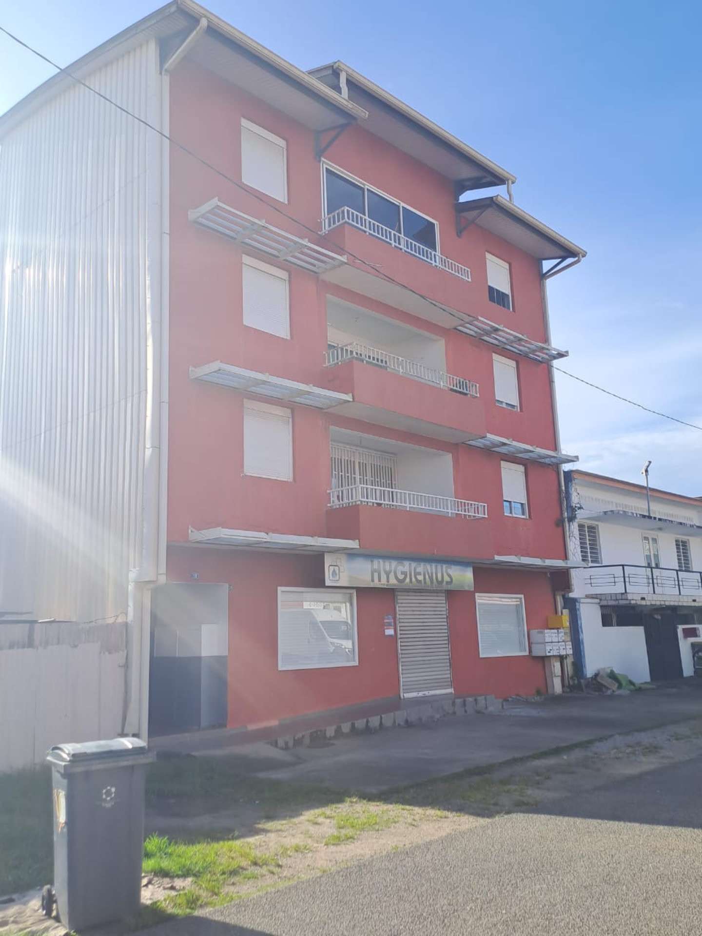 Local commercial loué à vendre à Cayenne centre