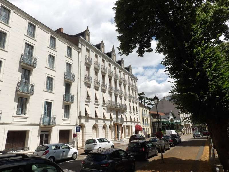 Immeuble de 672m² à vendre à Neris les Bains (03)