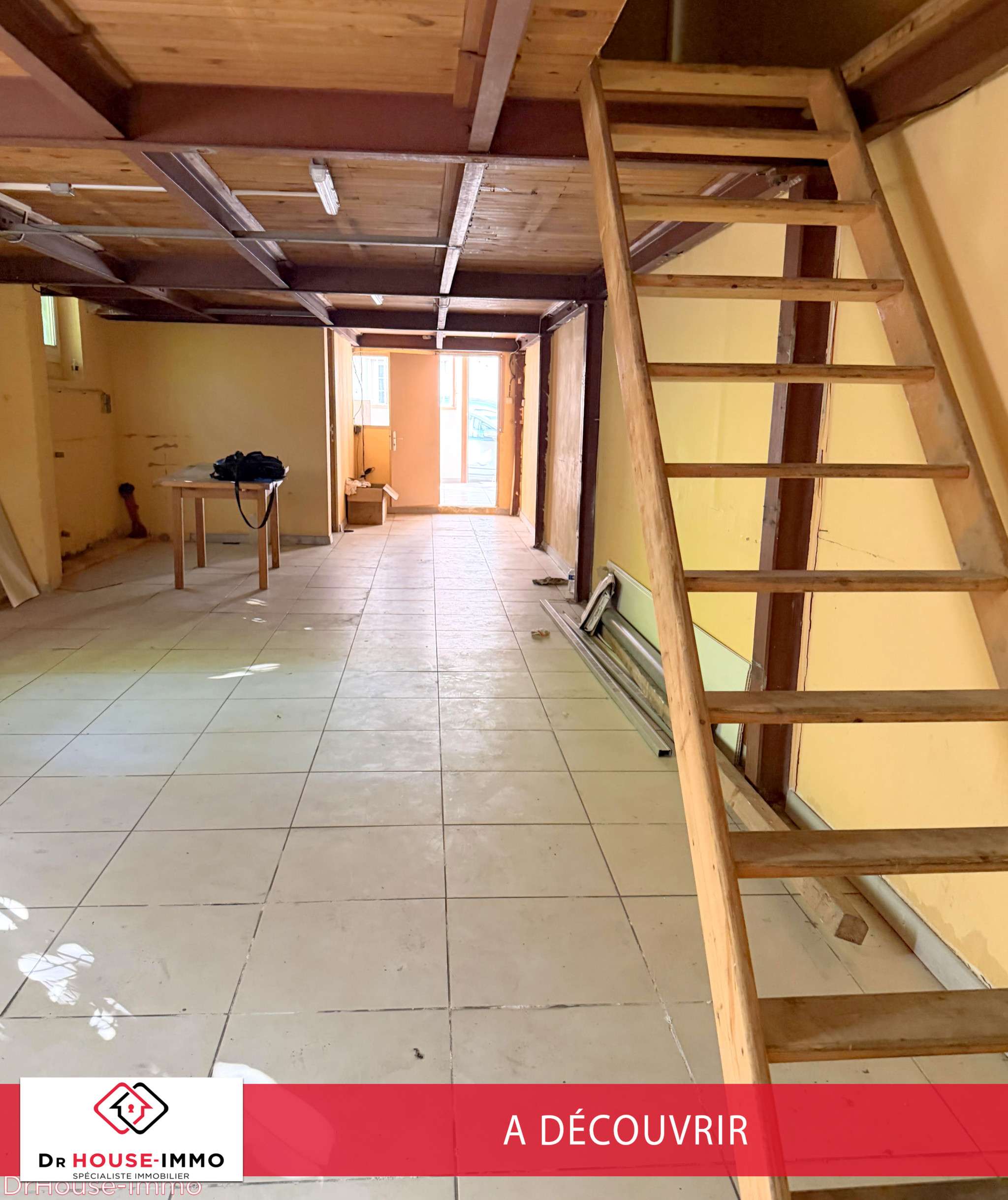 Vente local bureau stockage 300m² à Marseille 15