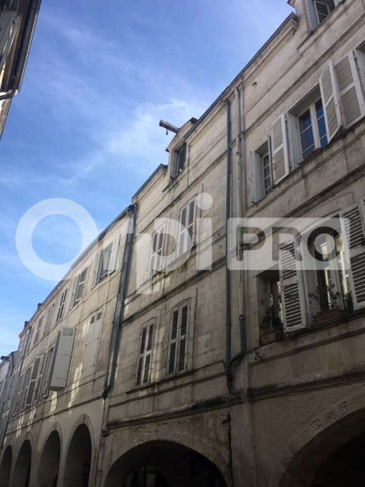 Murs loués à vendre Centre historique La Rochelle 