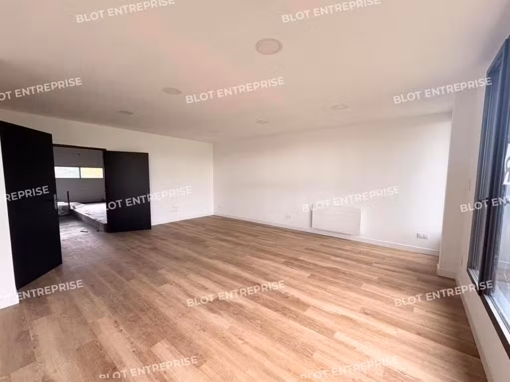 A louer locaux bureaux 54m² en ZA à Lanvollon