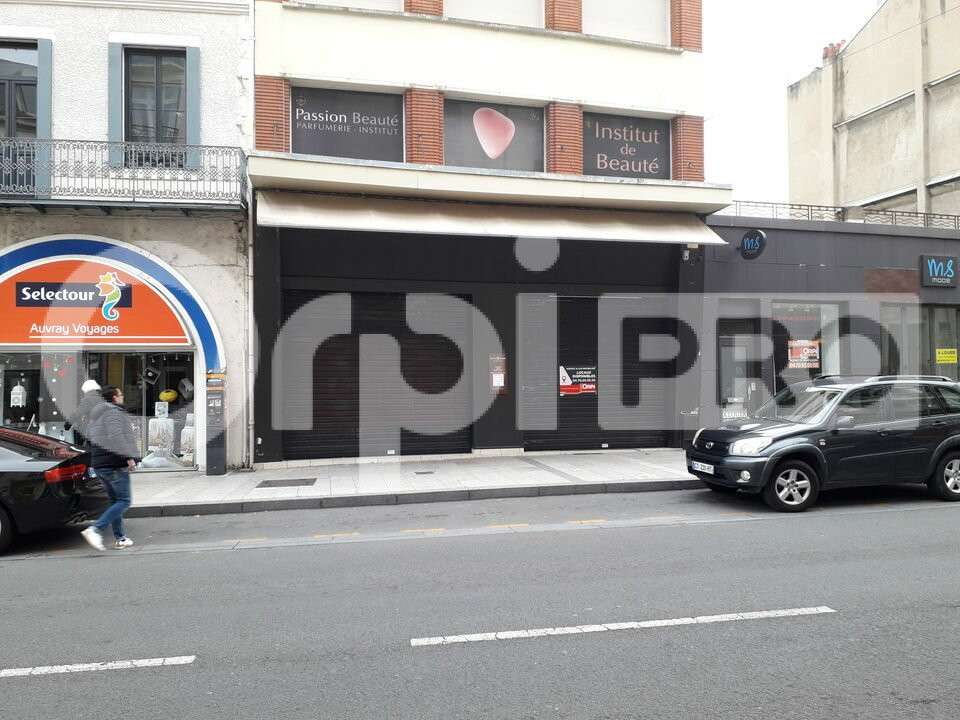Local commercial de 158m² à louer à Montluçon