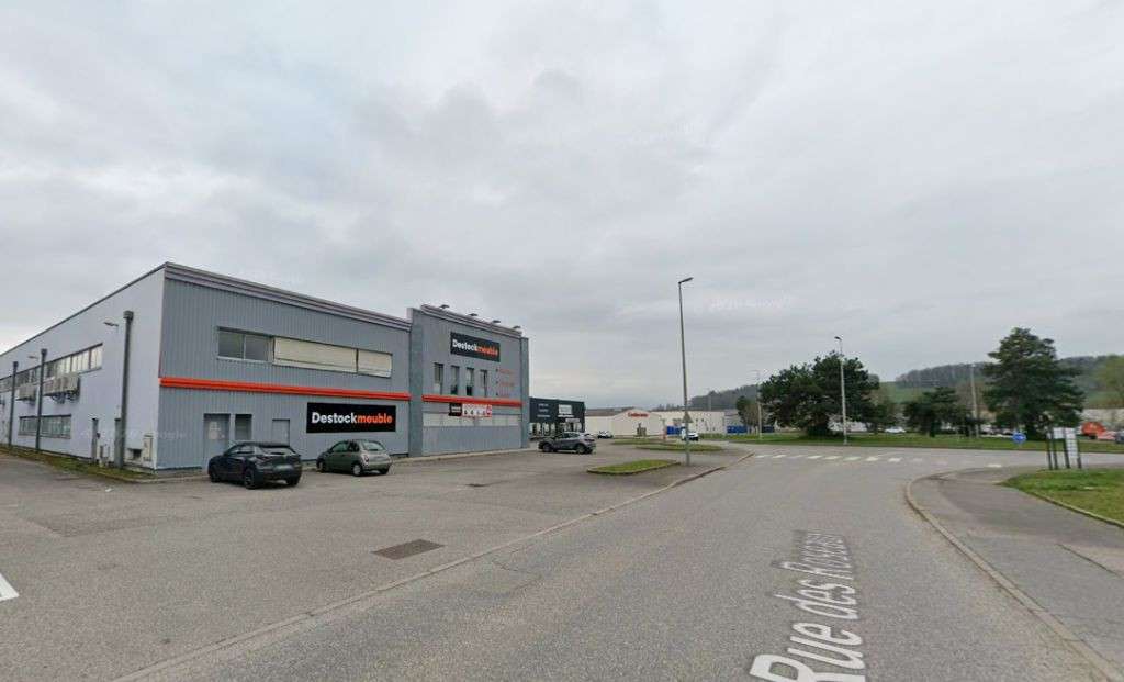 Loue local commercial 1200m² en étage zc Epagny