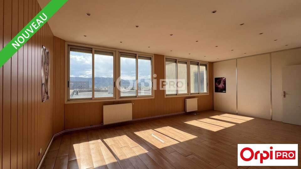 Bureau de 300m² à vendre au 3ème étage à Valence