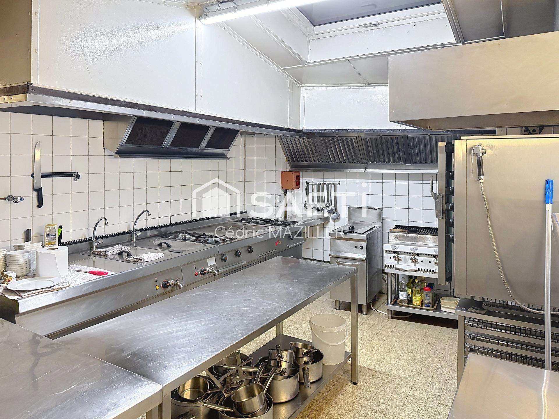 Vente restaurant 800m² à Saint-Georges-de-Reneins