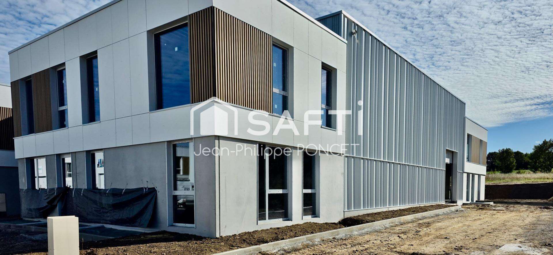 Location bâtiment avec bureaux à Rang-du-Fliers