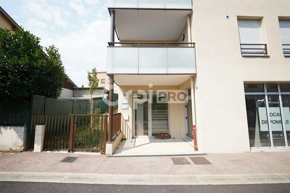 Local commercial neuf de 80m² à vendre à Chaponnay