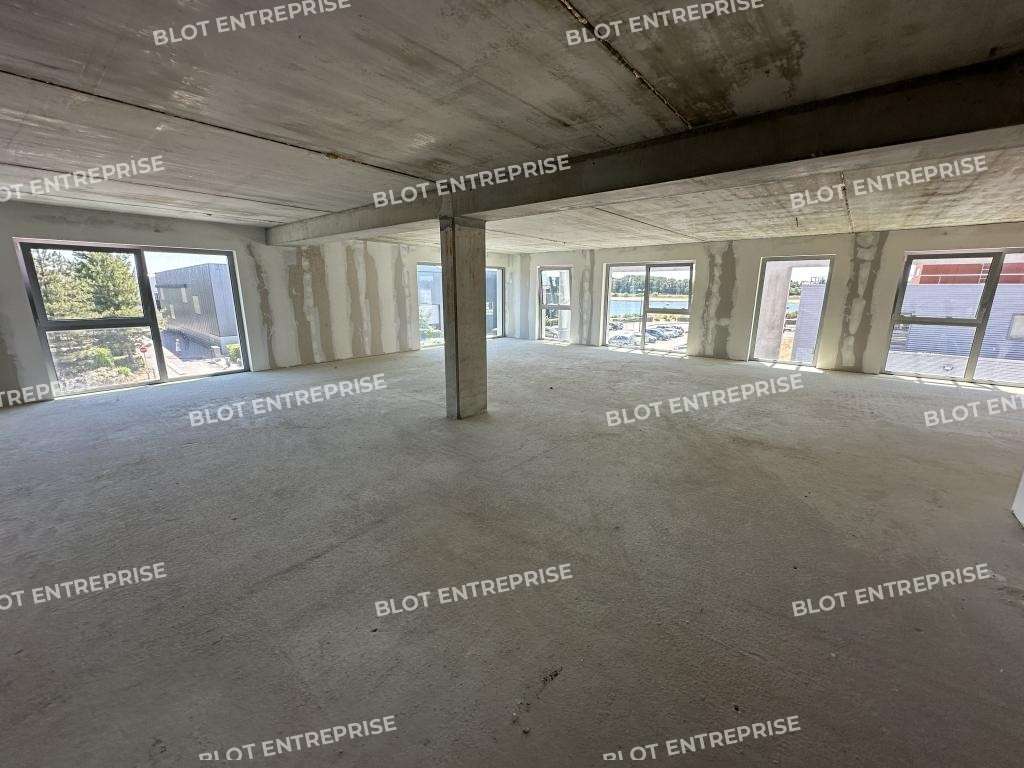 A louer bureaux de 135m² à Lorient la Base