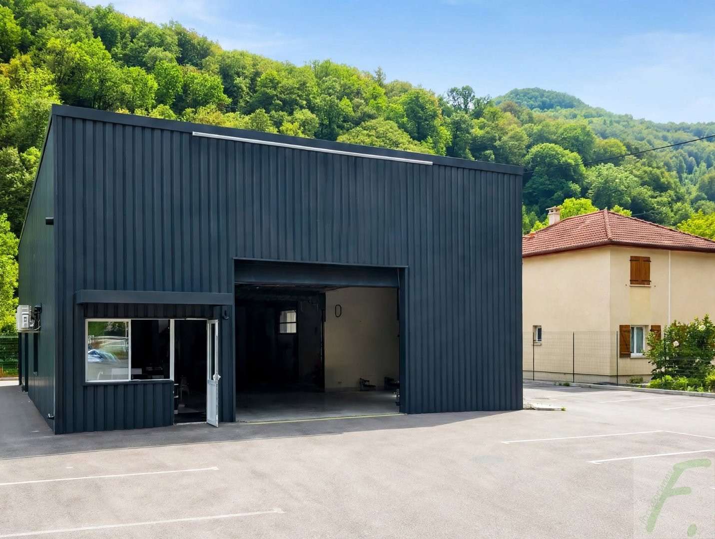 Local d'activité de 500m² à vendre le Versoud