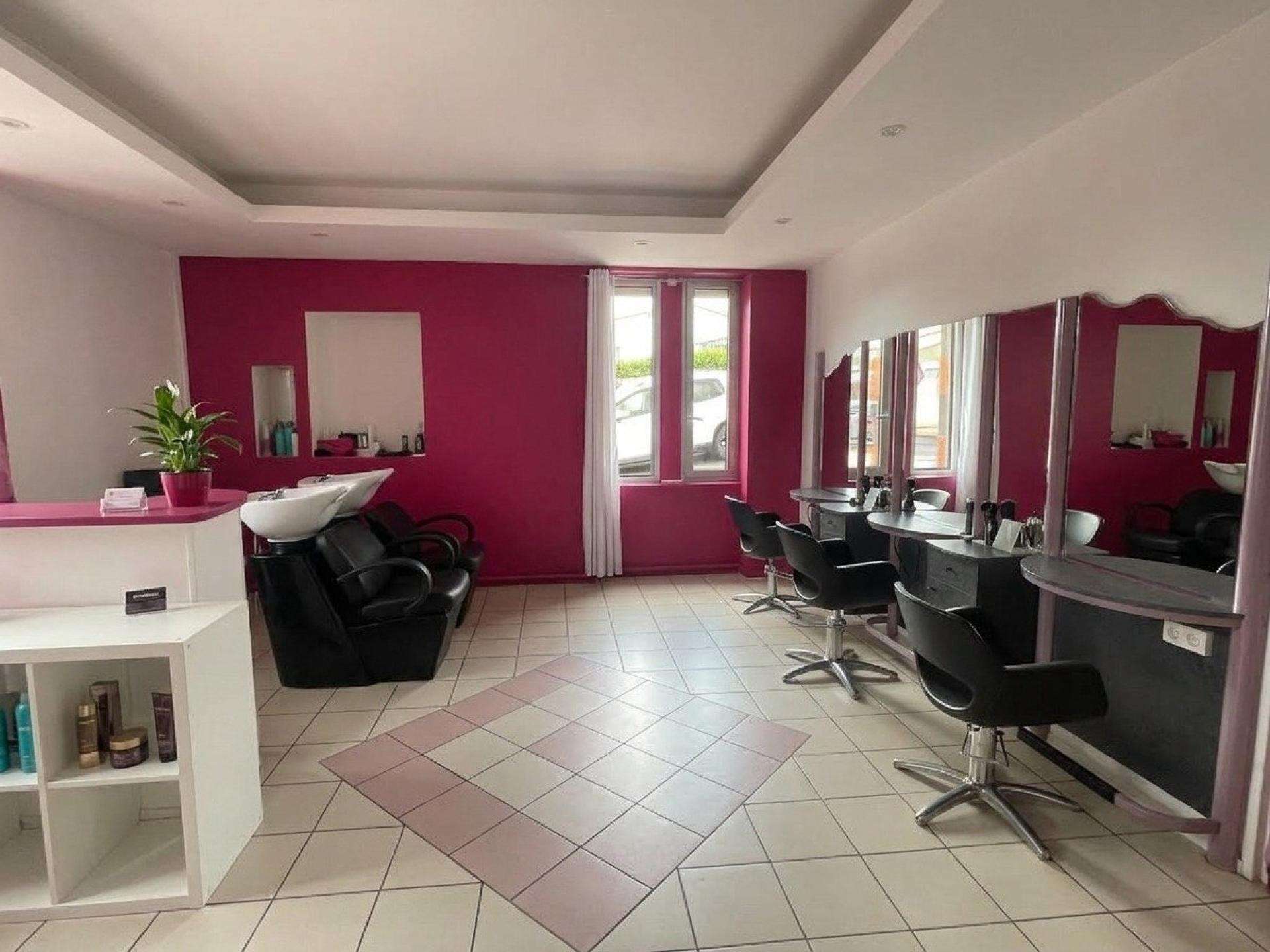 Vente salon coiffure 46m² avec un garage à Ceyrat
