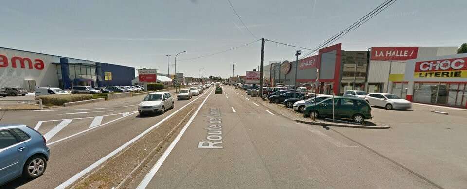 A louer local 1690m² Route de Vannes Nantes