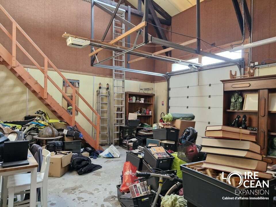 Entrepôt atelier de 250m² à vendre à Paimboeuf