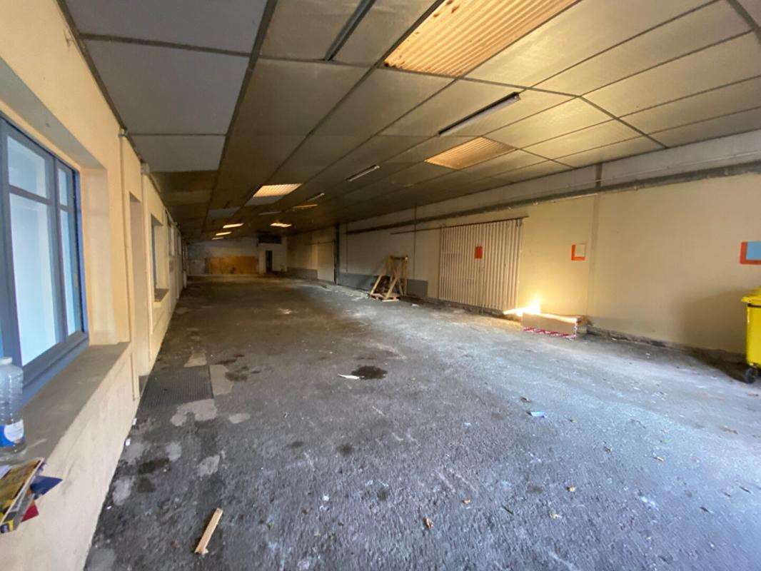 Exclusivité local d'activité 380m² à Saintes