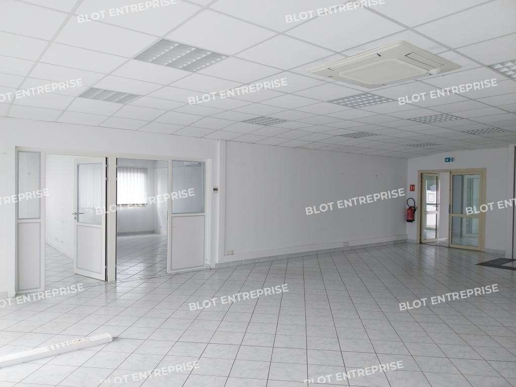 A vendre locaux indépendants 1211m² à Briec