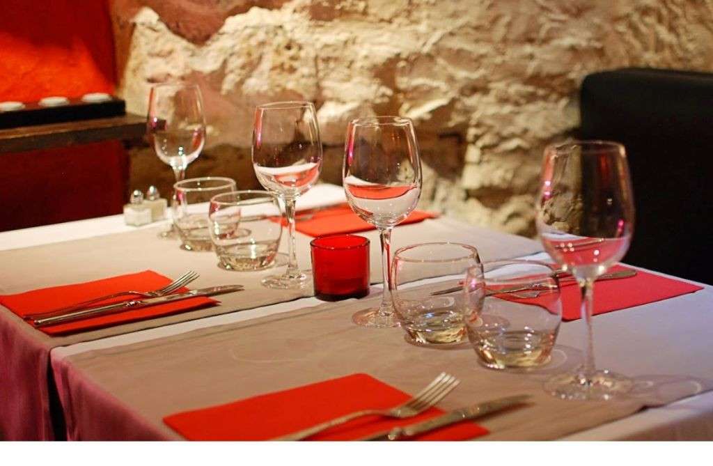 AV restaurant avec pierres apparentes Bouffay 