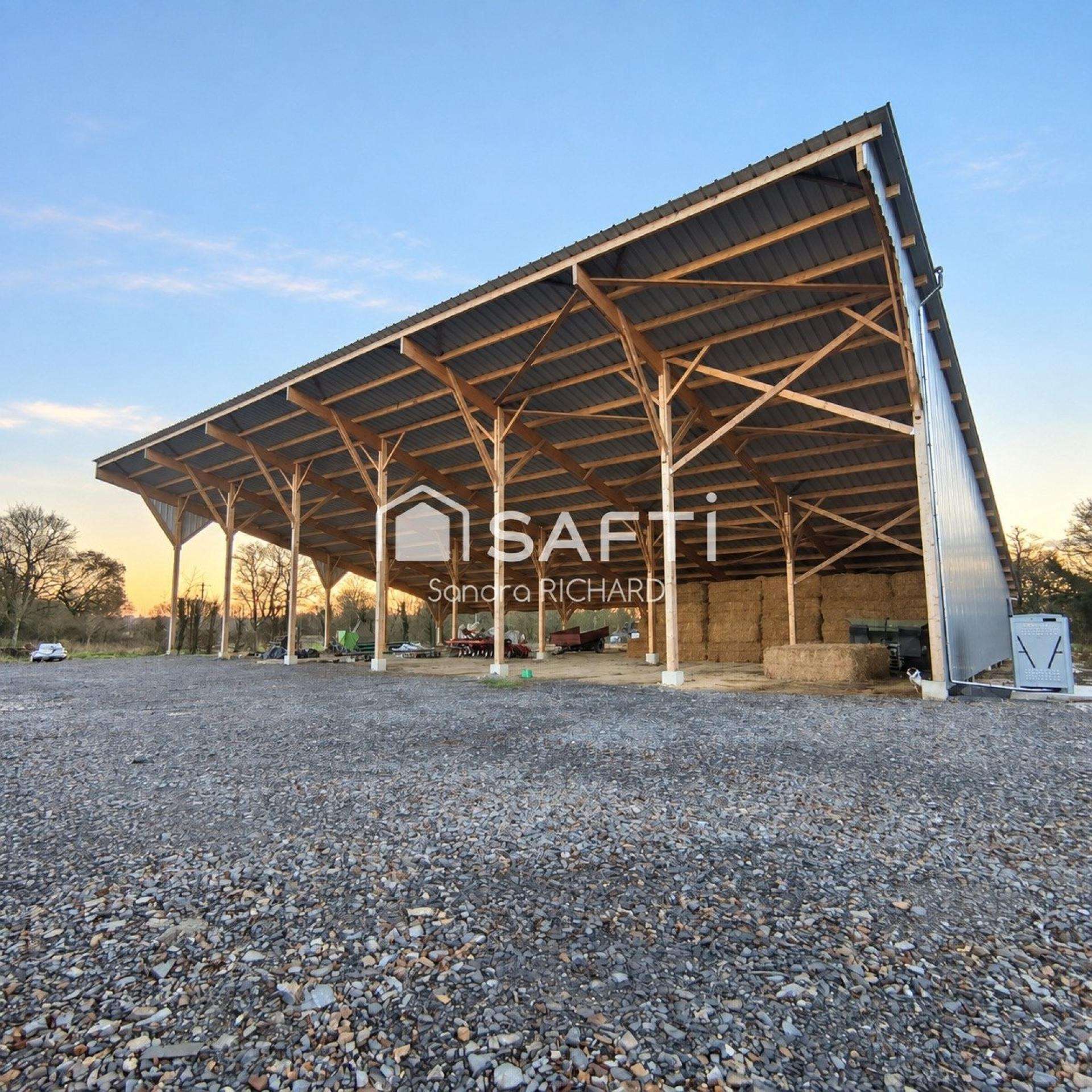 Loue hangar stockage 144m² St-Aubin-des-Châteaux
