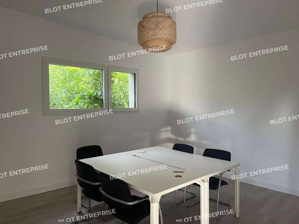 A louer bureaux 21m² belle visibilité à Quimper