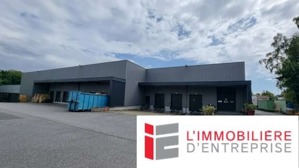 A vendre bâtiment sur terrain 7800m² ZA de Lanveur