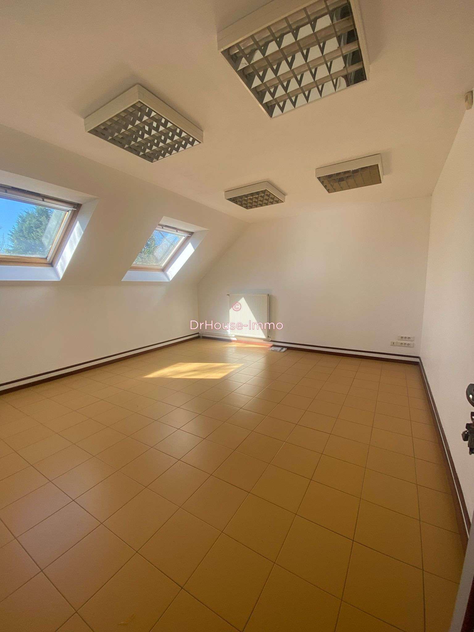 A louer bureau 20m² R+1 idéalement situé à Rieulay