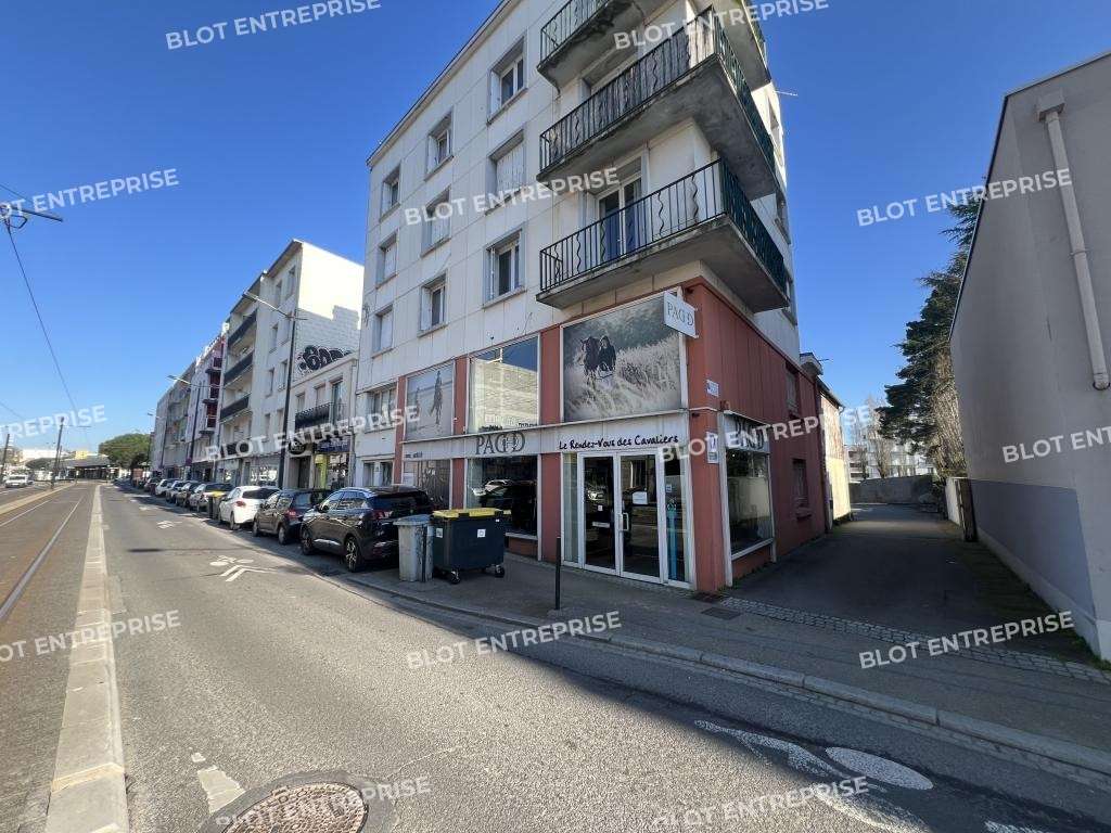 AV locaux commerciaux 420m² Nantes Route de Vannes