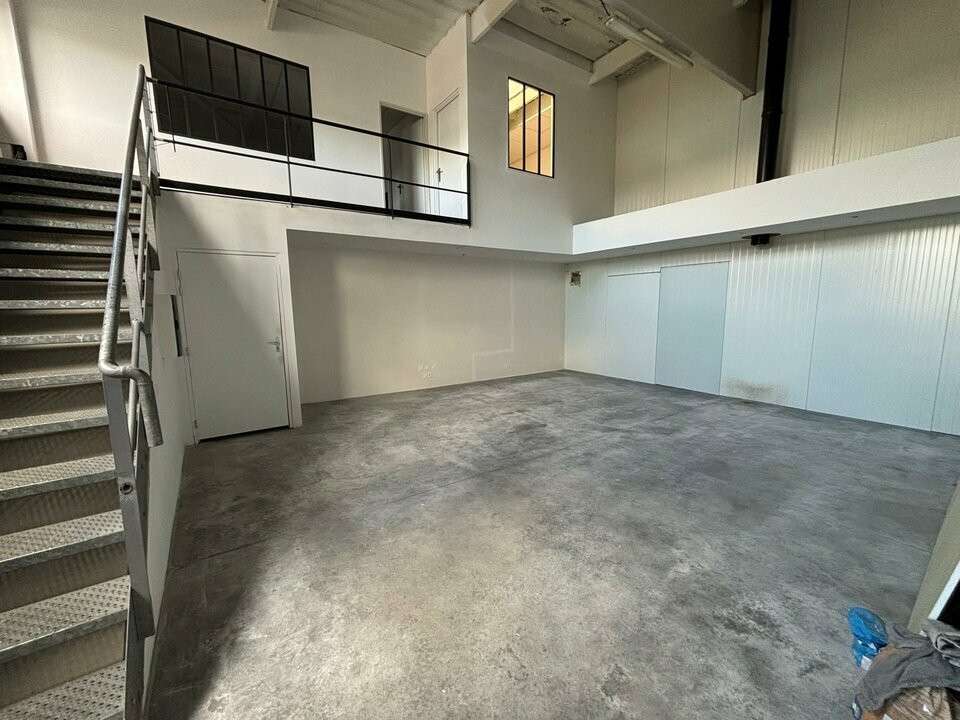 A louer local d'activité bureaux 146m² à Quessoy