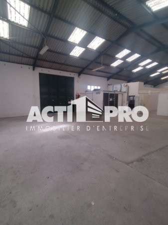 A louer entrepôt 390m² + cour Pyrénées Orientales