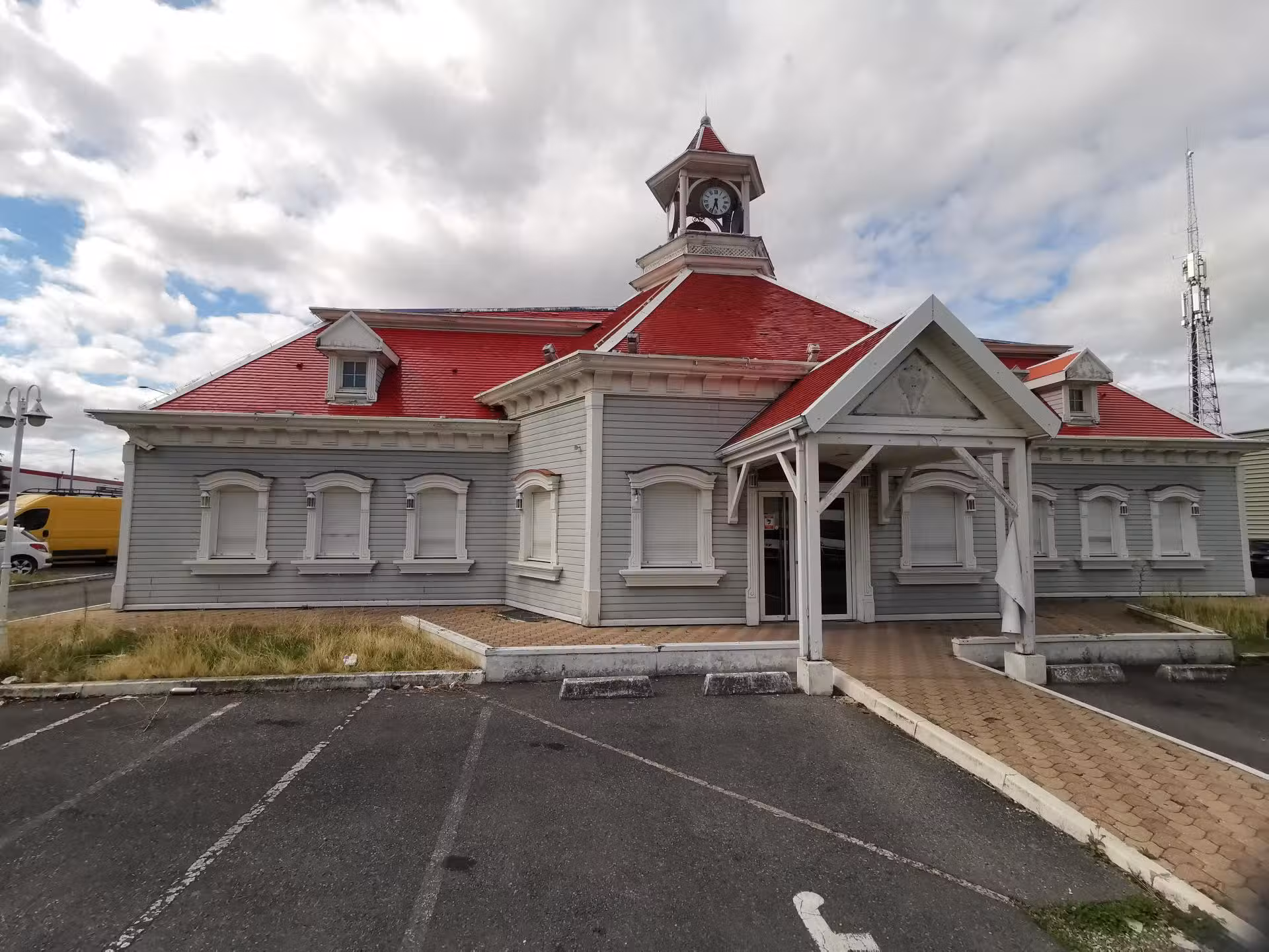 Cède local commercial 1057m² empl idéal Pierrelaye