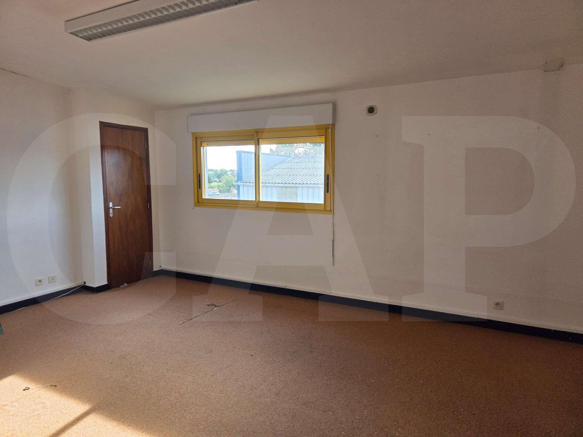 A louer bureaux 128m² visibilité RN12 à Pommeret