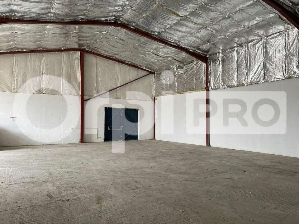 Entrepôt bureaux de 580m² à louer les Abymes
