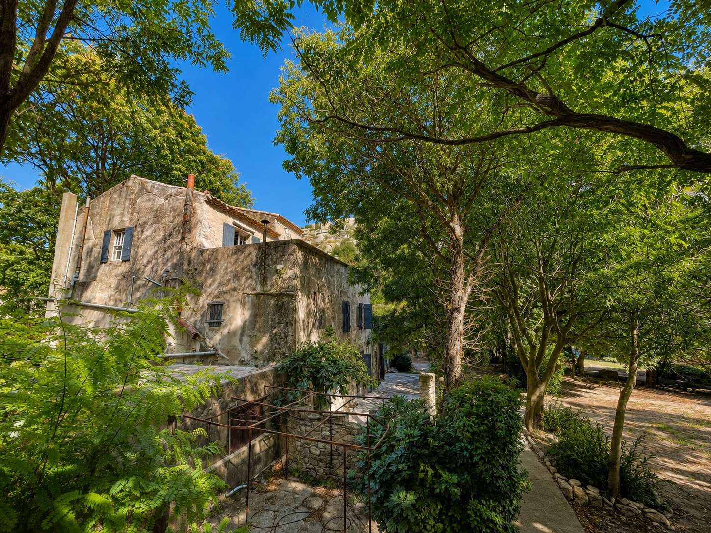 AV bâtisse à réinventer 650m² Les Baux-de-Provence