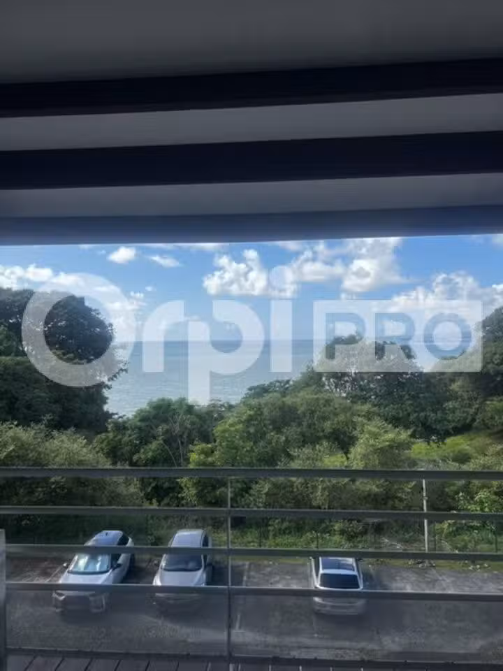 Location grand bureau 107m² vue mer Baie-Mahault