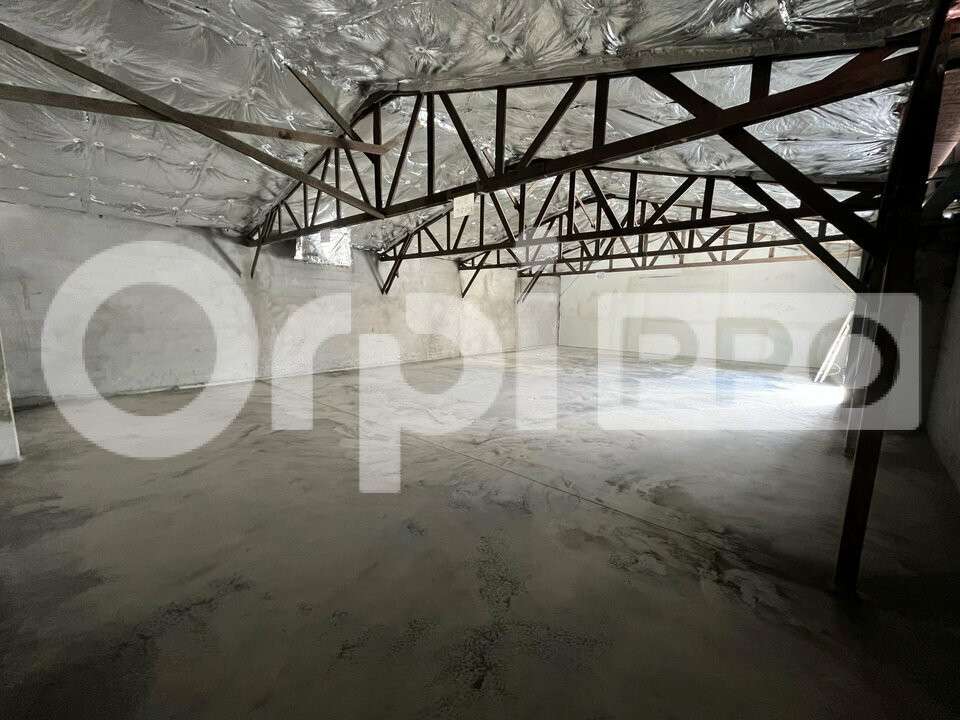 A louer entrepôt de stockage 150m² aux Abymes