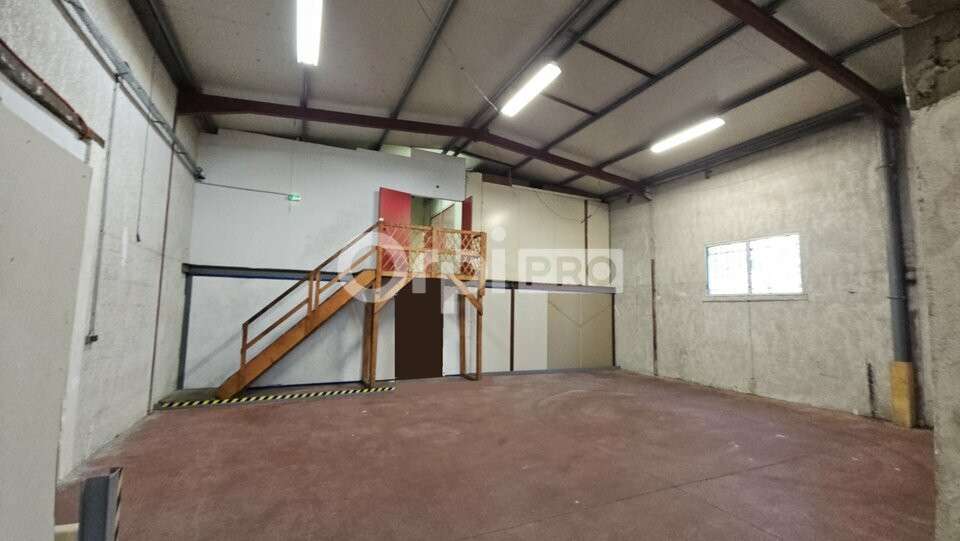 Local d'activité bureaux de 367m² à louer à Feyzin