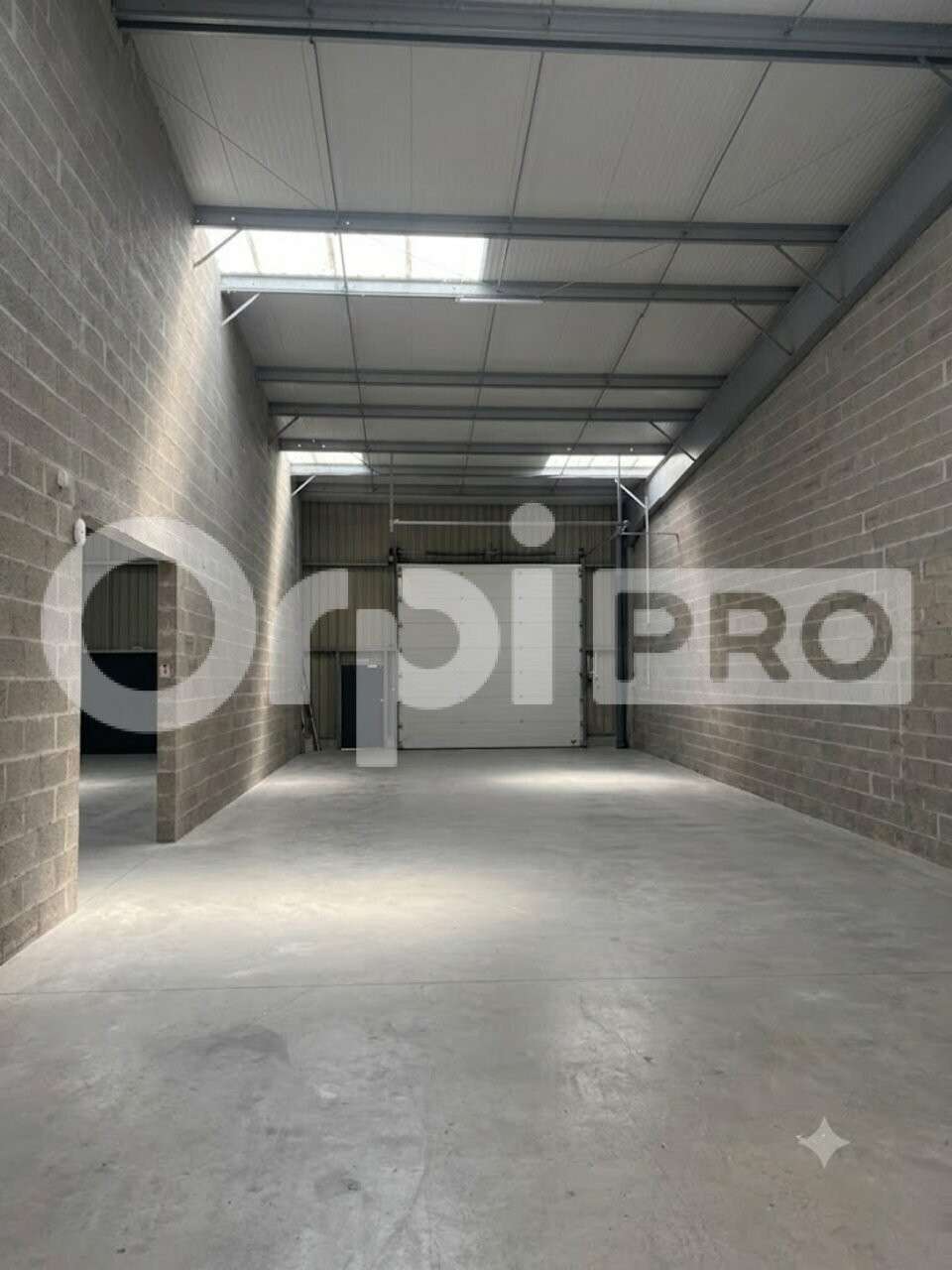 Loue local professionnnel de 240m² à La Rochelle