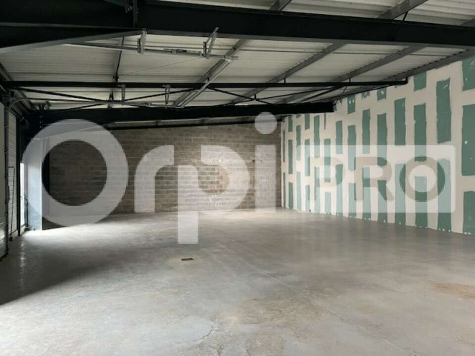 AV local stockage de 256m² La Rochelle la Pallice