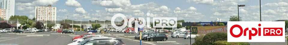 A louer local commercial 93m² Sin le Noble (59450)