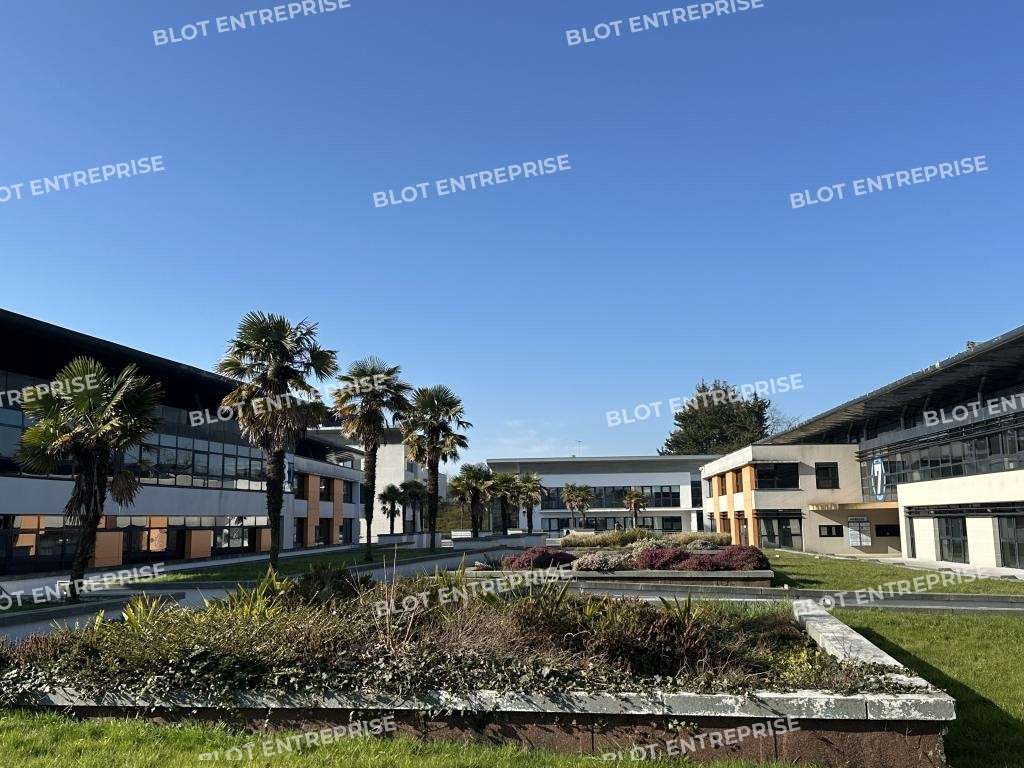 Vente bureaux 378m² en RDC à l'entrée de Lorient
