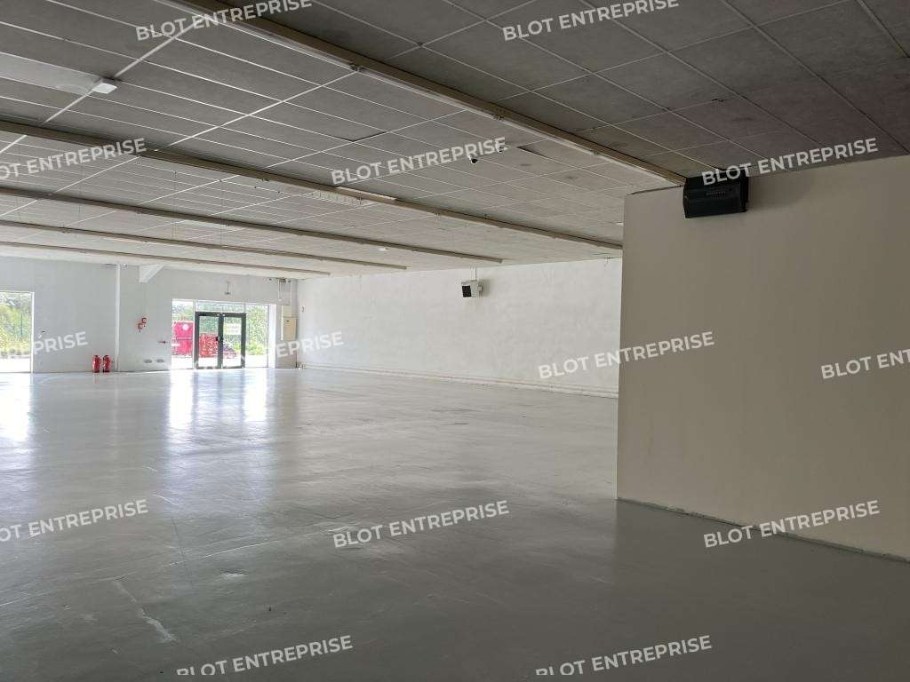 À vendre local commercial 586m² à Quimper Gourvily