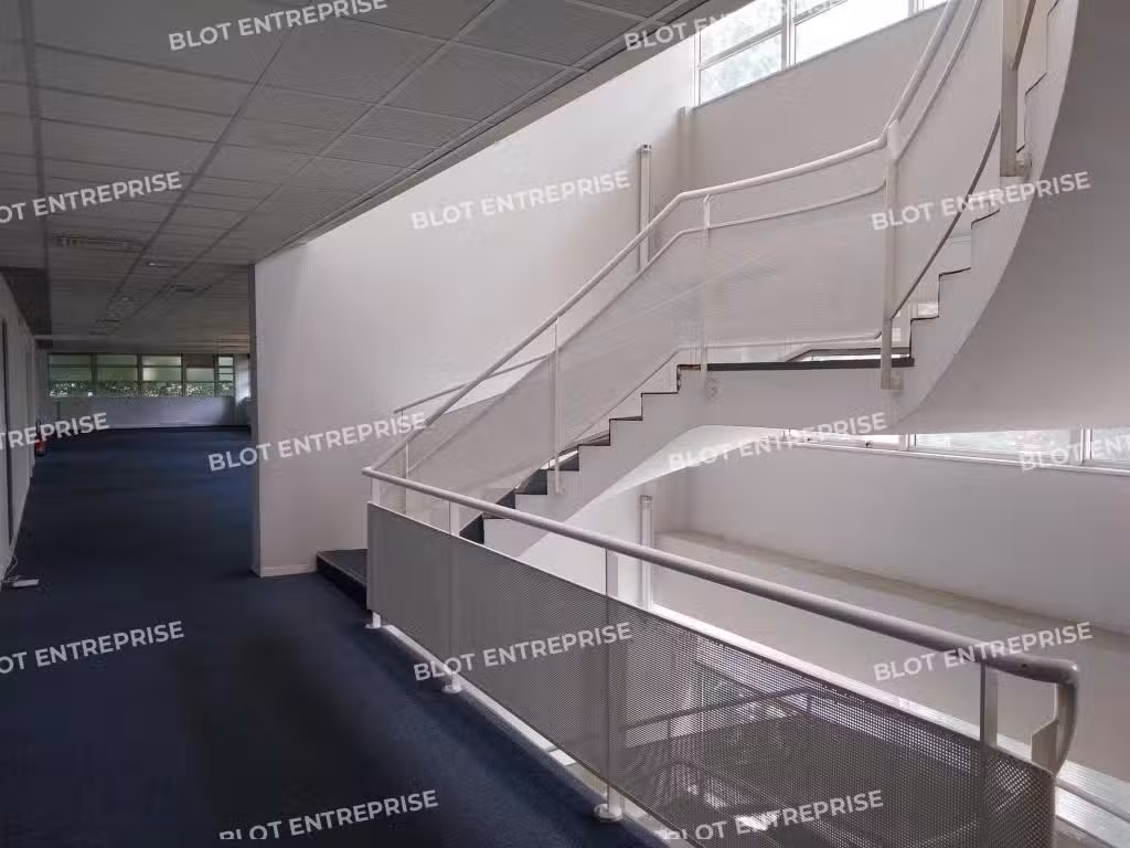 A louer bureaux de 2 665m² à Rennes axe passant