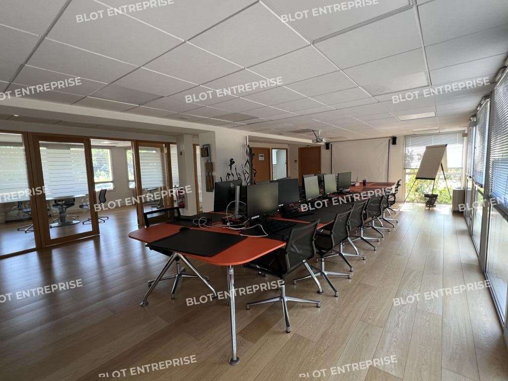 A vendre bureaux 1 368m² accès PMR à Montgermont