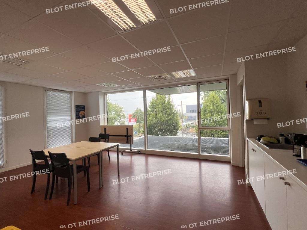 A louer bureaux de 589m² à Rennes Ecopole Sud Est