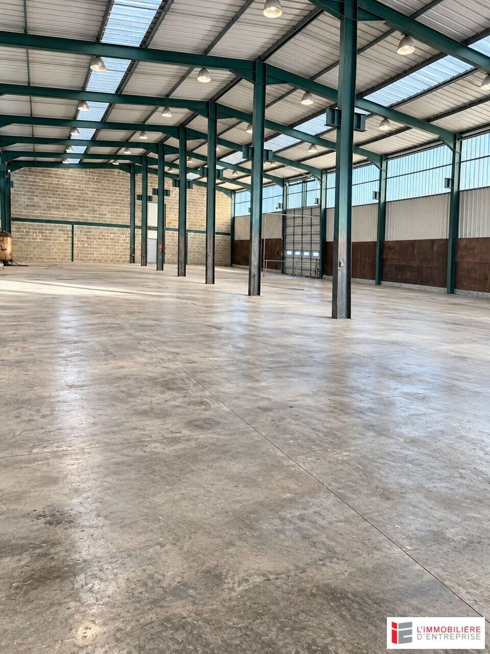 A louer entrepôt 811m² à La Guerche-de-Bretagne