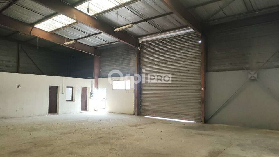 Loue local activités ou commercial 700m² Sorgues