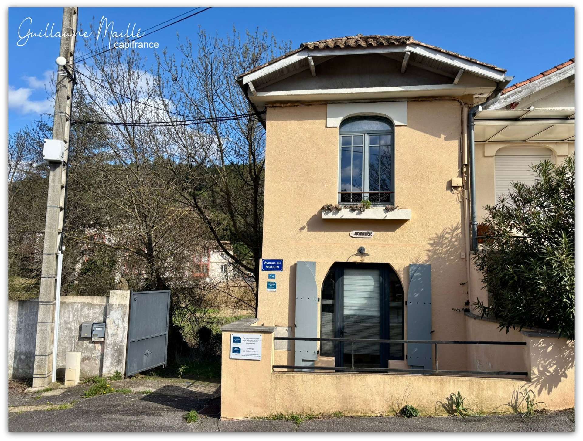 Immeuble rénové composé de 2 appartements meublés 