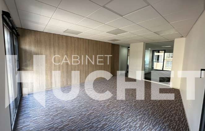 A louer bureaux en étage à Caen belle visibilité
