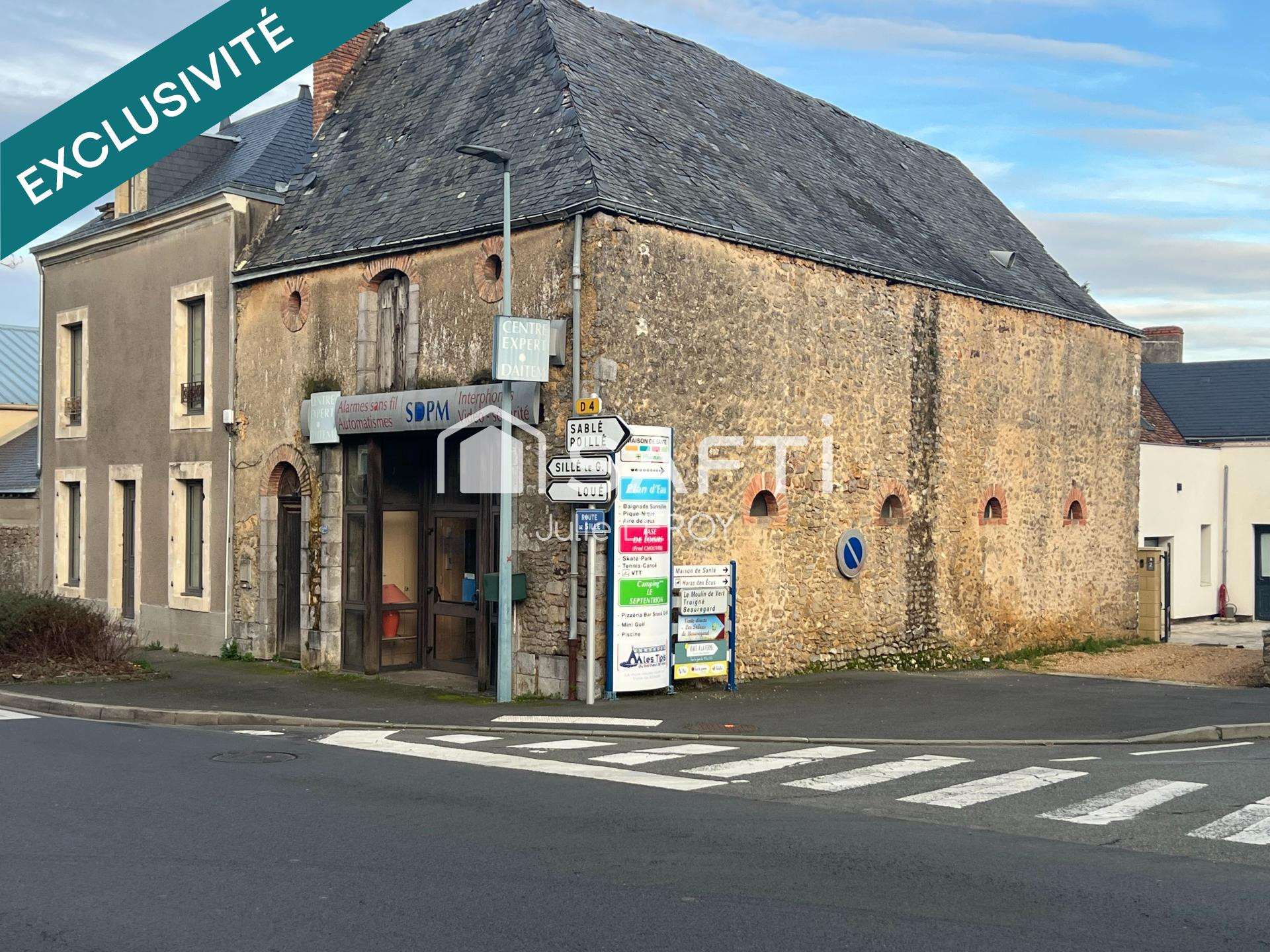 A vendre bâtiment 142m² à réinventer à Brûlon 