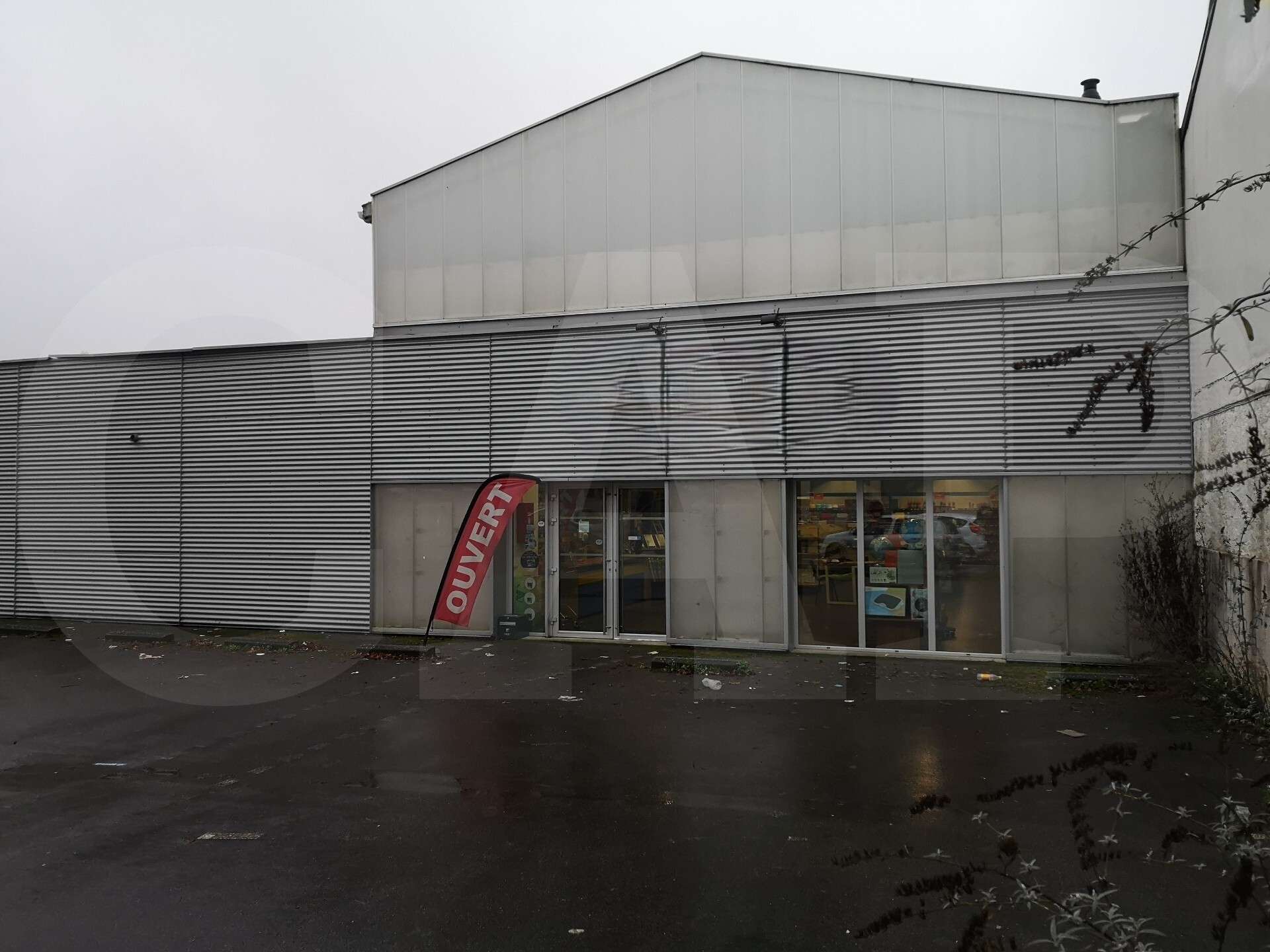 A louer local commercial 580m² périphérie Pontivy