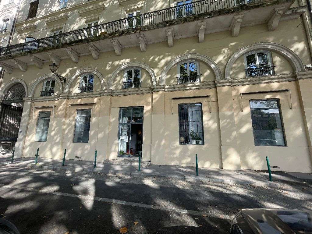 Loue local commercial 268m² à Lyon quai St-Vincent