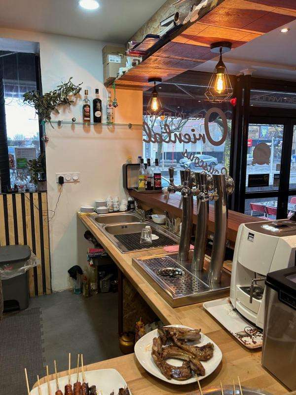 AV hôtel restaurant bar lic IV avec terrasse - 93